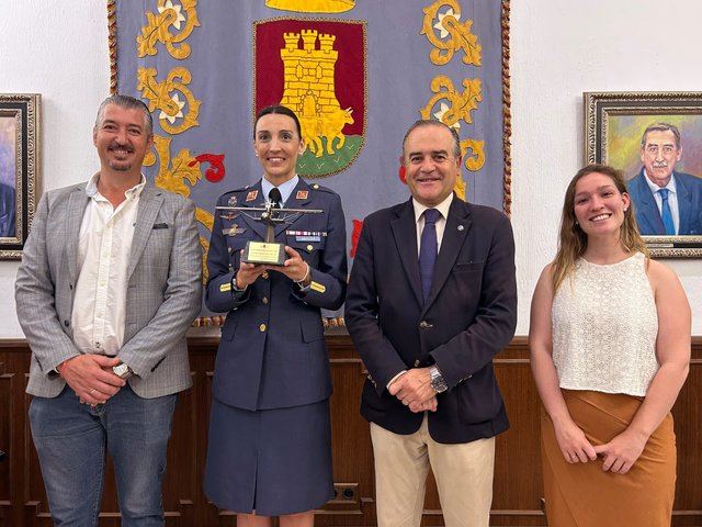 La Brigada Angélica Flores recibe el reconocimiento del Ayuntamiento de Talavera