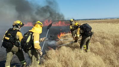 Sigue la lucha contra el fuego en Talavera: el incendio está controlado