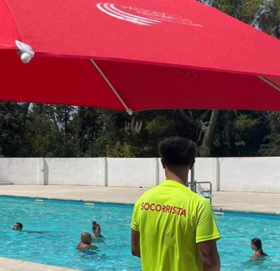 Un socorrista salva la vida de un hombre inconsciente en una piscina de Toledo