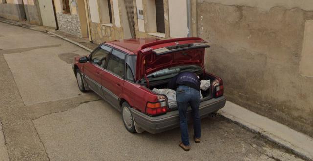 La imagen viral de Google Maps que ayudó a resolver un crimen: pillado metiendo un cadáver en el maletero