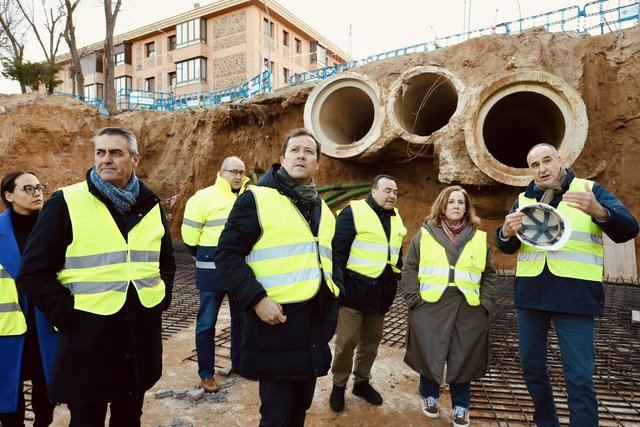 Velázquez comprueba el avance de las obras para evitar inundaciones en Azucaica