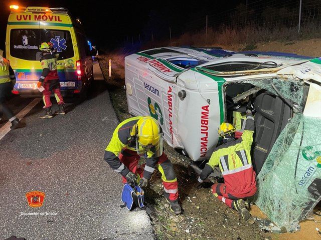 Accidente en la A-5, cerca de Talavera: herido un hombre de 52 años al volcar una ambulancia