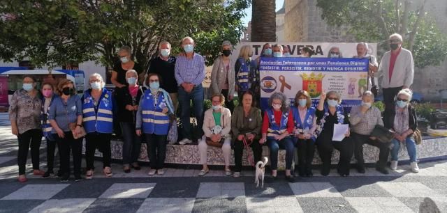 Una de los 'lunes al sol' de la asociación talaverana defensa pensiones dignas - Facebook