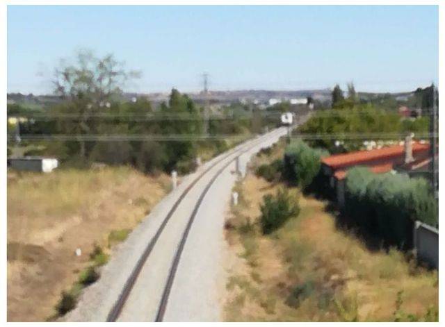 Vía de tren próxima a la urbanización Soto del Espinosillo, en Pepino