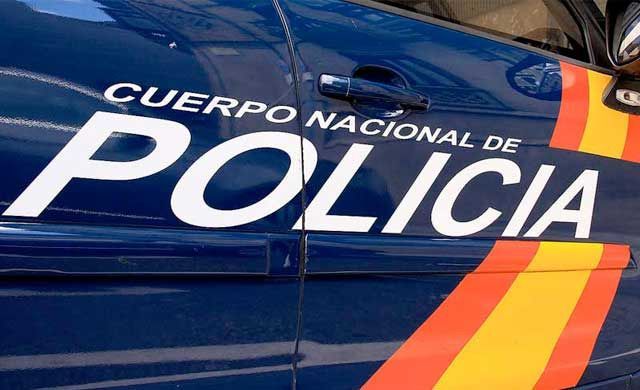 Detenido en Guadalajara tras incendiar su vehículo en una gasolinera y enfrentarse a agentes con dos cuchillos