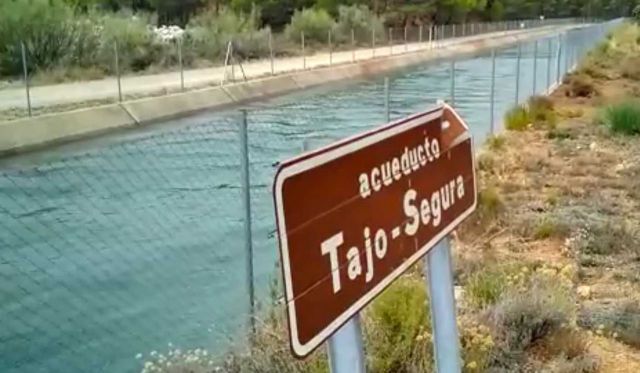  Canal del trasvase Tajo-Segura