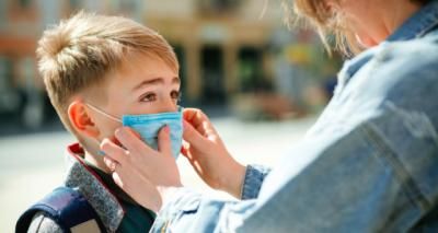 Fin a las mascarillas en interiores: "Podremos mostrar nuestros rostros y sonrisas"