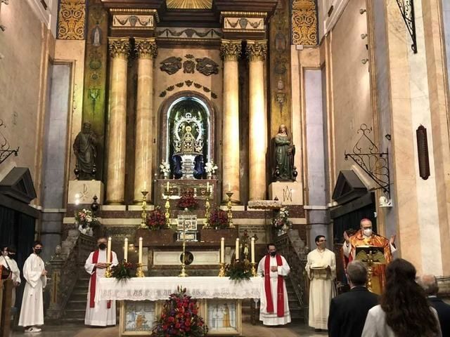 Talavera retoma una tradición muy arraigada: el Besamanto a la Virgen del Prado