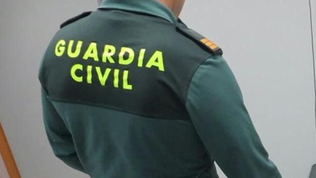 La Guardia Civil detiene a tres personas cuando huían tras cometer un robo con violencia en una gasolinera