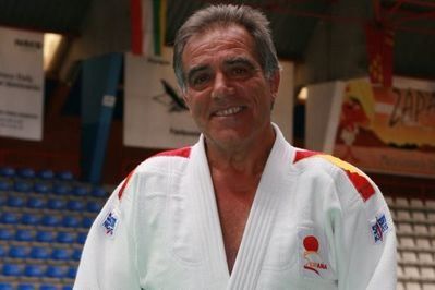 Macario García, reconocido con la Insignia Olímpica por su contribución al judo español