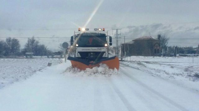 Las máquinas quitanieves están preparadas para hacer frente a las nevadas