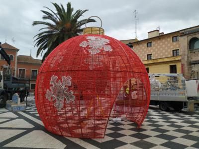 Una bola transitable y luces en el Puente Romano, novedades del alumbrado de Navidad en Talavera