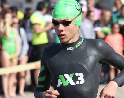 Iván Élez continúa ascendiendo posiciones en el ránking de triatlón