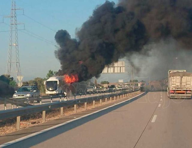 Arde un autobús en la A-5 en Talavera