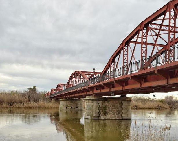 Puente de Hierro de Talavera de la Reina / (Foto: Instagram: @garsejuan)