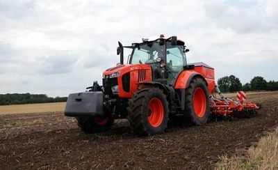 Encuentran a un hombre muerto con un golpe en la cabeza al lado de un tractor