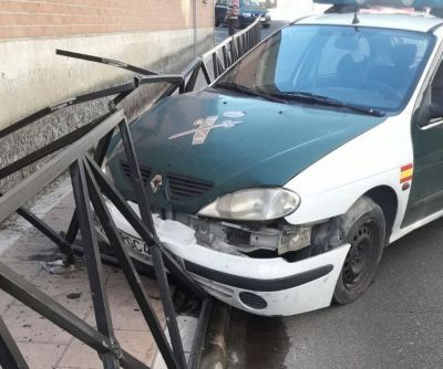 Herido un Guardia Civil tras sufrir un accidente con el coche al partirse la dirección en Carranque