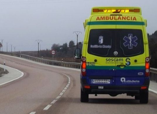 Tres heridos, entre ellos un bebé de 23 días, tras la salida de vía de un turismo en Maqueda