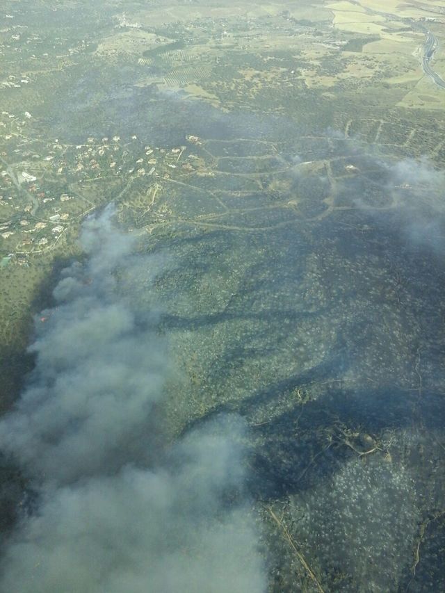 Los medios aéreos se incorporan a los incendios de Toledo y Almorox, que permanecen en nivel 1