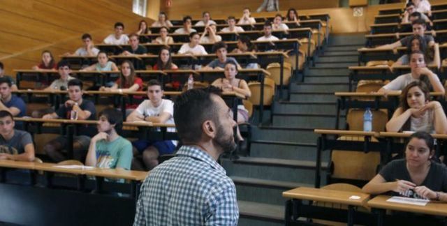 Alumnos ante el examen de selectividad