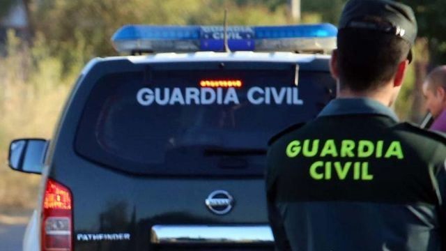 La Guardia Civil evita la muerte de un hombre