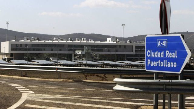 El aeropuerto de Ciudad Real recibirá su primer vuelo este jueves