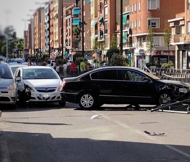 Aparatoso accidente en la avenida Pío XII