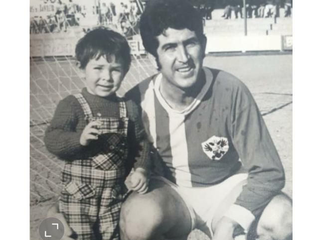 Entrañable imagen de Jaime Benito con su hijo del mismo nombre, abogado en Orense. Jaime nos dejó hace un par de meses.