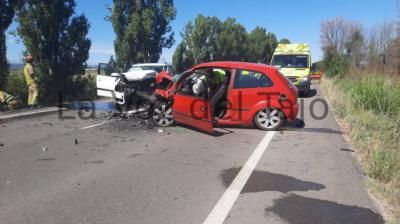 Colisión frontal de dos coches entre Talavera La Nueva y Alberche