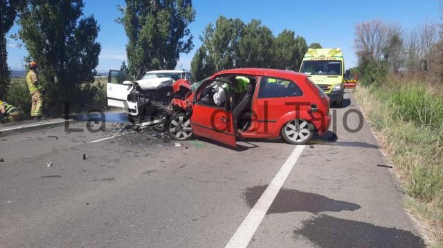 Colisión frontal de dos coches entre Talavera La Nueva y Alberche