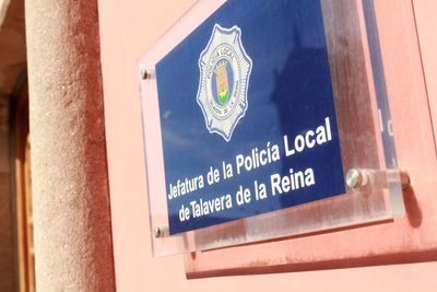 TALAVERA | Éxito de la iniciativa de la Policía Local para felicitar el 'cumple' a los niños confinados