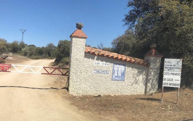 Finca donde han aparecido los cuerpos