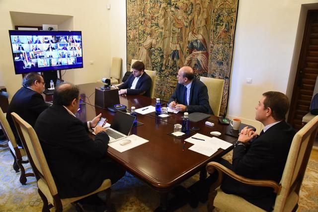 Imagen de la videoconferencia de Page con Pedro Sánchez