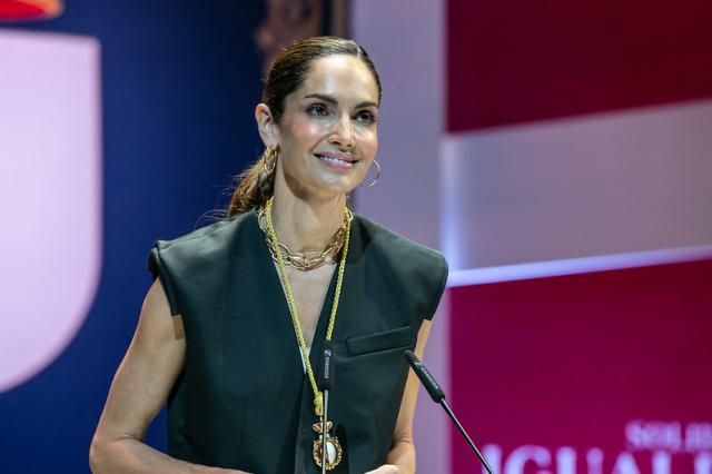 Eugenia Silva y Ángela Vallvey reciben con 'honor' la Medalla de Oro de CLM