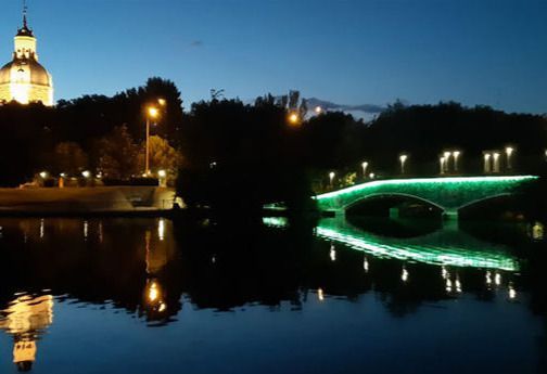 DÍA INTERNACIONAL | Talavera ilumina de verde los puentes de La Alameda contra el desperdicio de alimentos