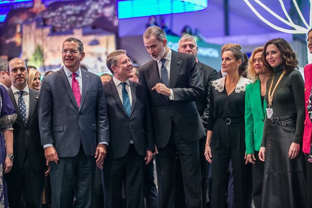 Así ha sido la visita de los Reyes al stand de CLM en Fitur