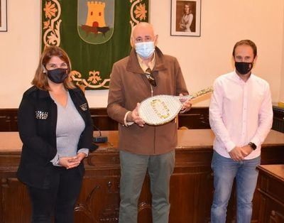 TENIS TALAVERA | ‘Cerámico’ reconocimiento del Ayuntamiento a Frutos Muñoz