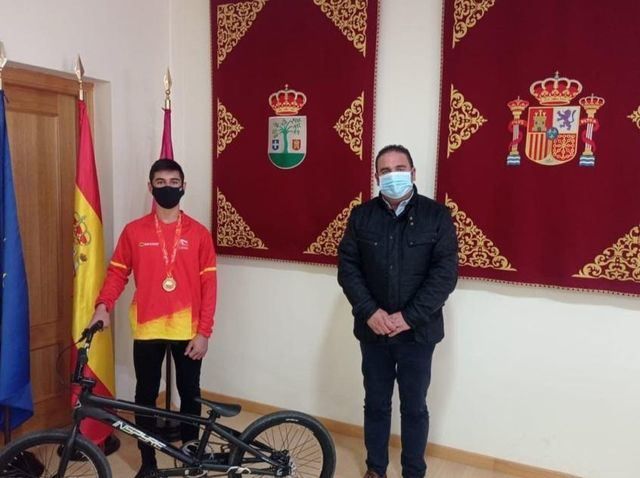 PEPINO | Ángel Heras, campeón de España Infantil BMX, ofreció su título al Ayuntamiento