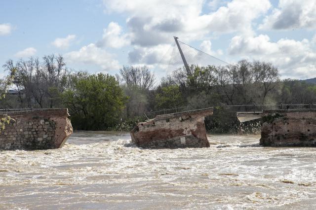 Los Ministerios de Cultura y Transición Ecológica participarán en la restauración del Puente Viejo