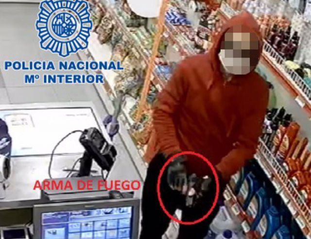 SUCESOS | Detenido por atracar a puna de pistola en una gasolinera