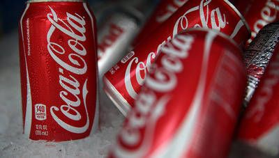 ¡Cuidado! Alertan sobre el 'timo de la Coca-Cola' que circula por WhatsApp