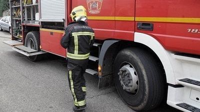 Diez personas desalojadas debido al incendio de un edificio