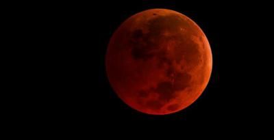 Eclipse lunar total y 'superluna' sangre de lobo, a finales de enero