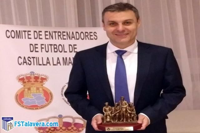 El Comité de Entrenadores de CLM premia a Raúl Aceña, técnico del Soliss FS Talavera