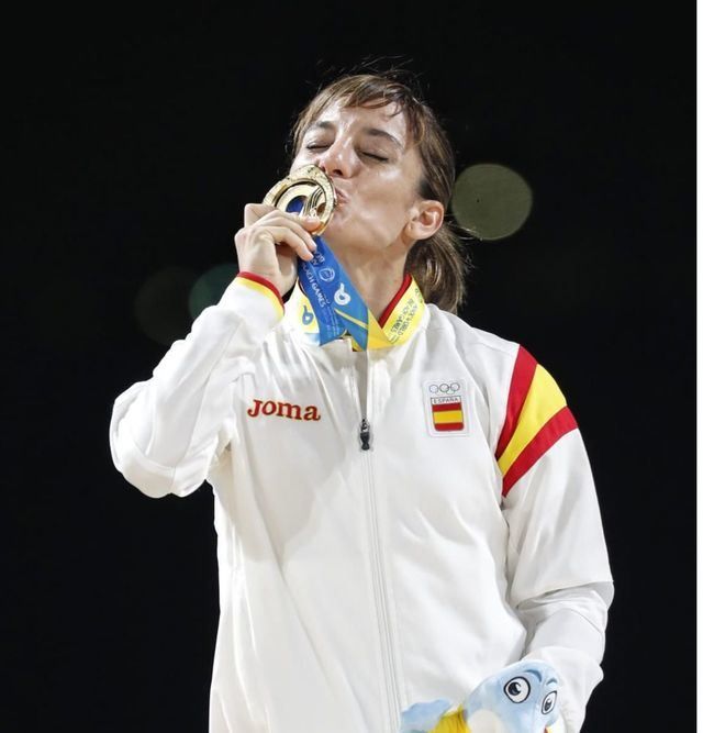 Sándra Sánchez con la medalla de oro en Doha