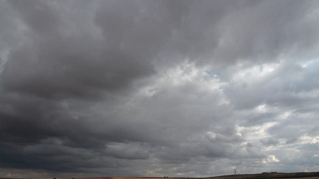 Descenso de temperaturas y cielos nubosos en CLM