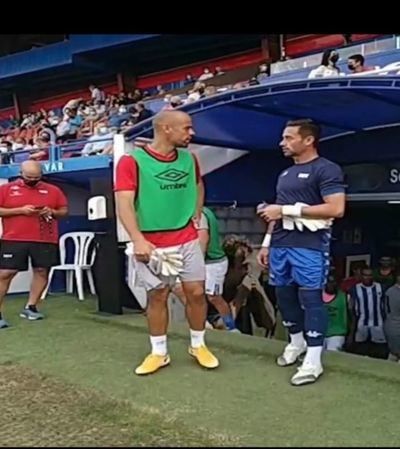 El portero Miño entrena con el CF Talavera