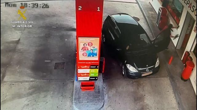 Las impactantes imágenes del atraco en la gasolinera