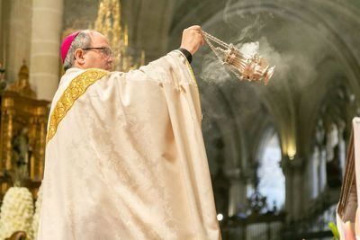 El arzobispo de Toledo preside una misa de purificación