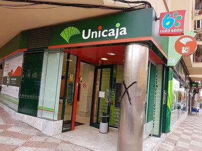 Unicaja Banco consigue acercar posturas con los sindicatos sobre el ERE